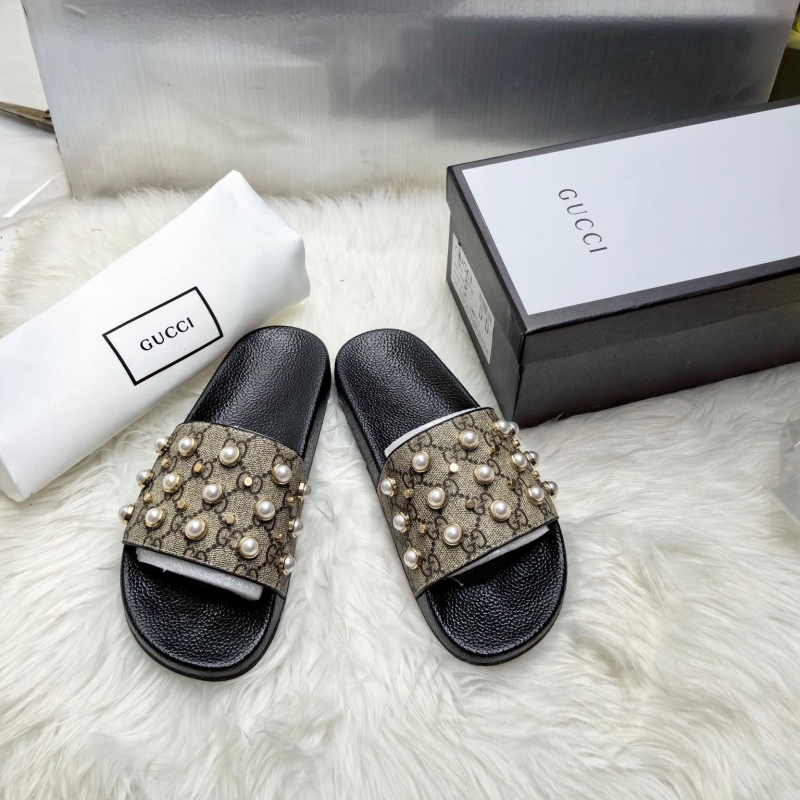 G*u*i slippers